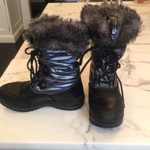 Snow boots